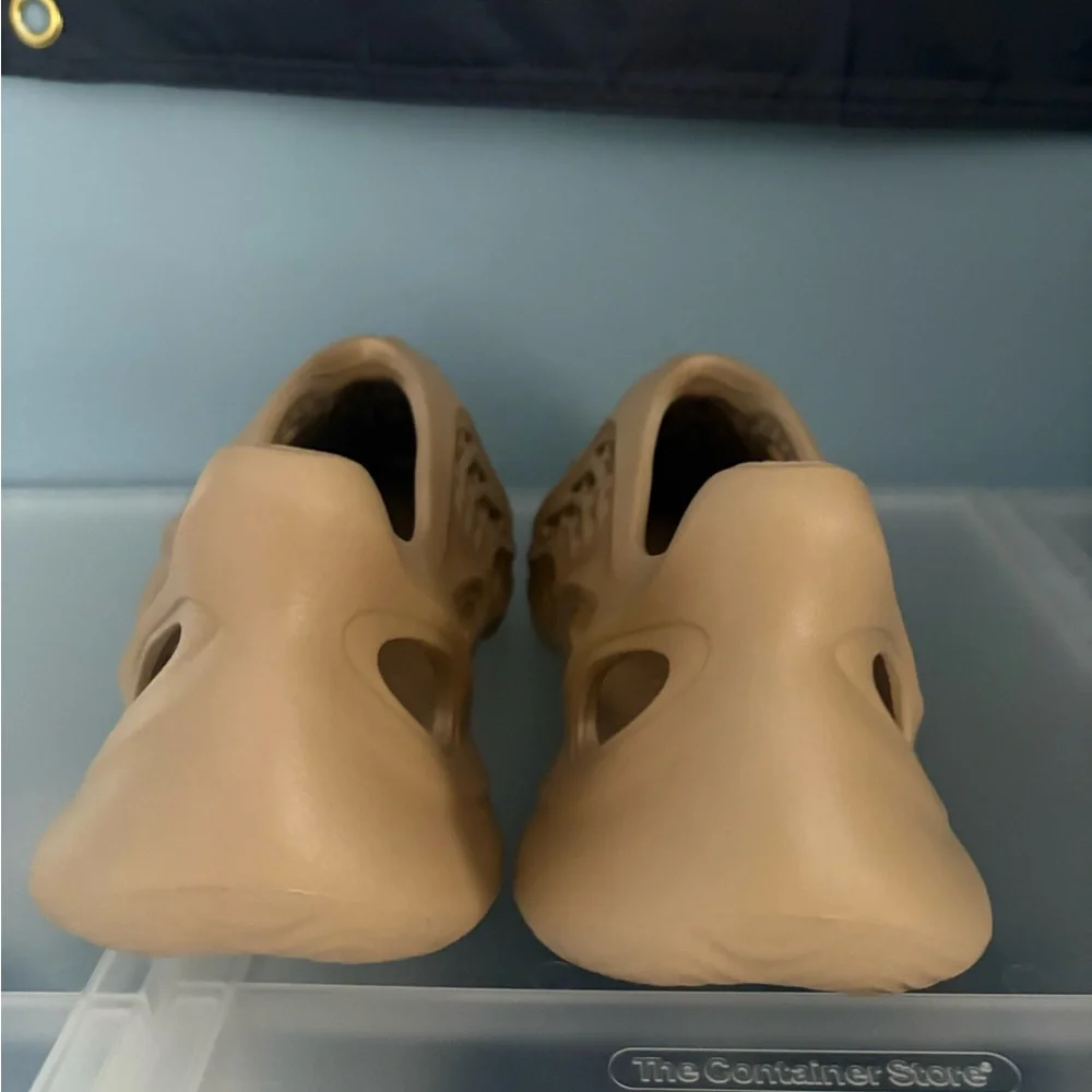 Yeezy foam runner. - Picture 3 of 9